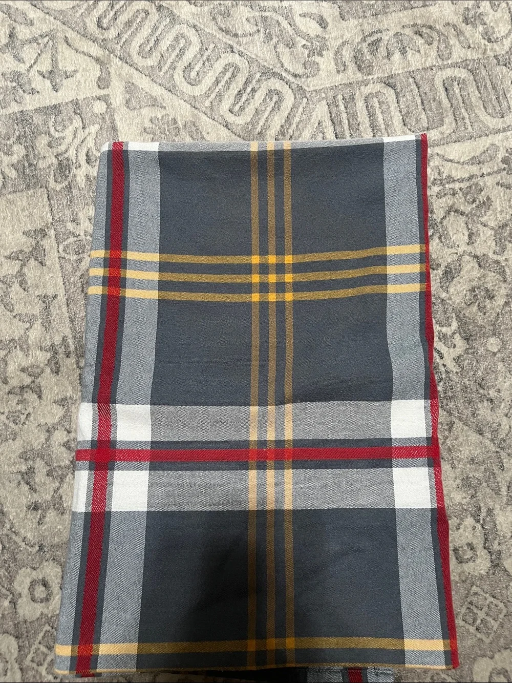 Better Homes & Garden table cloth